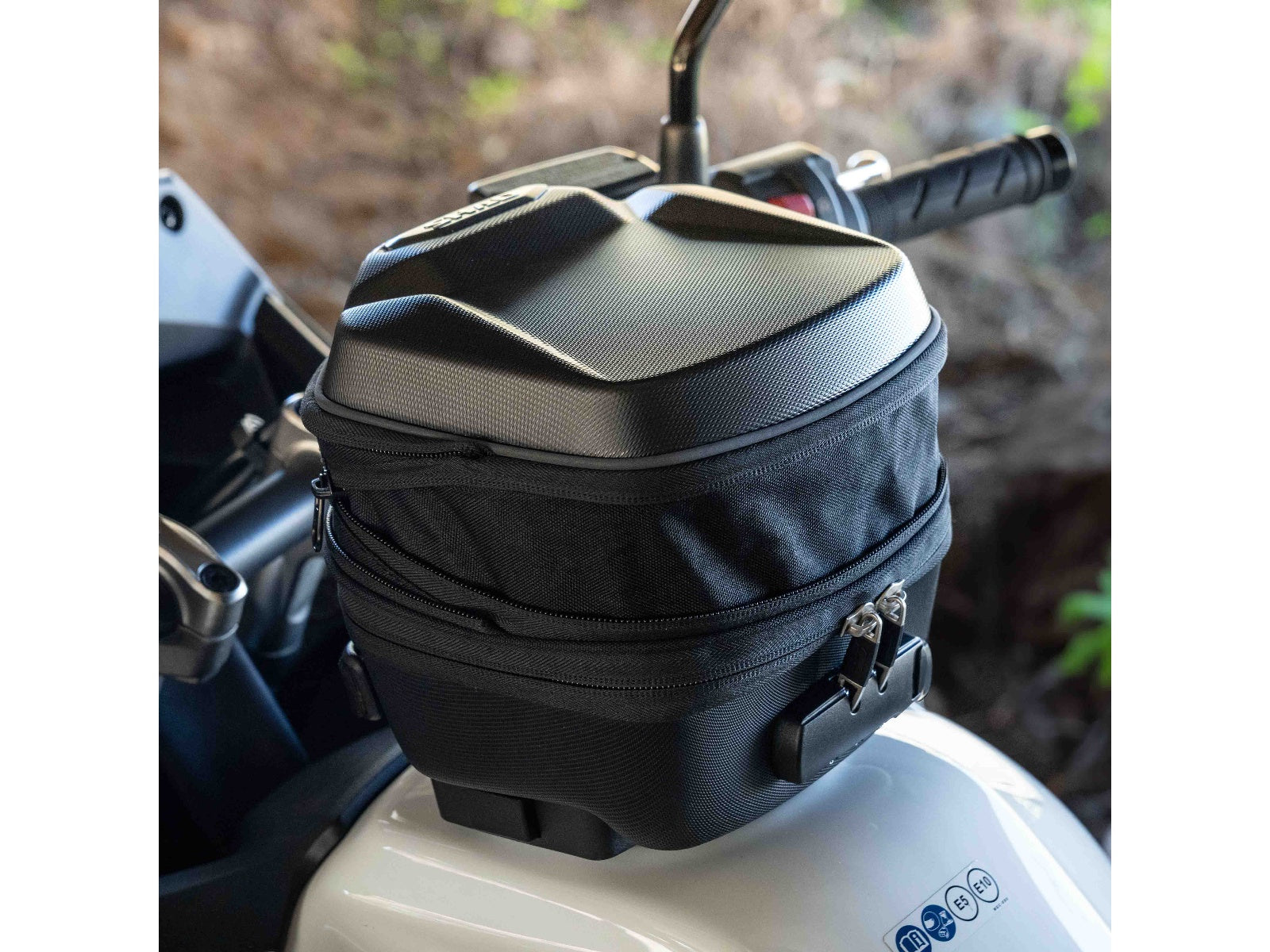 SHAD Motorcycle Click System Expandable Tank Bag E03CLP