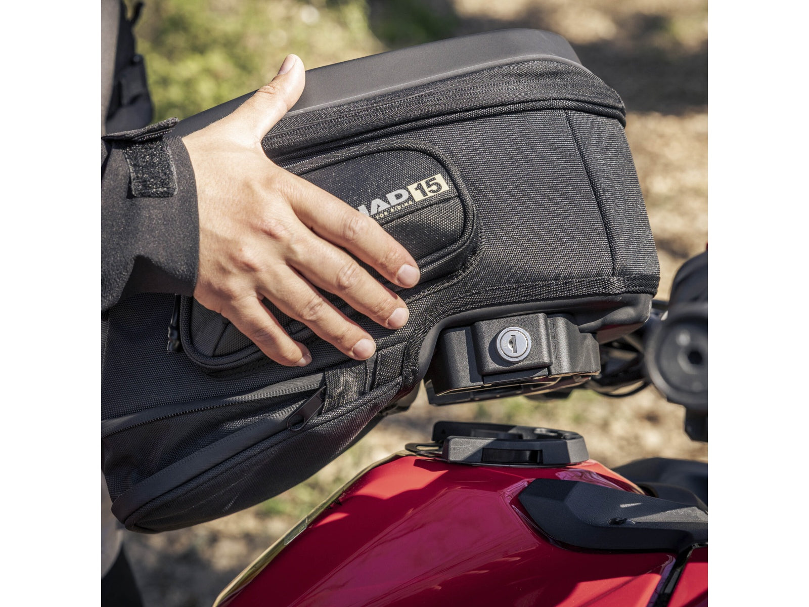SHAD Motorcycle Click System Tank Bag Terra TR15CL