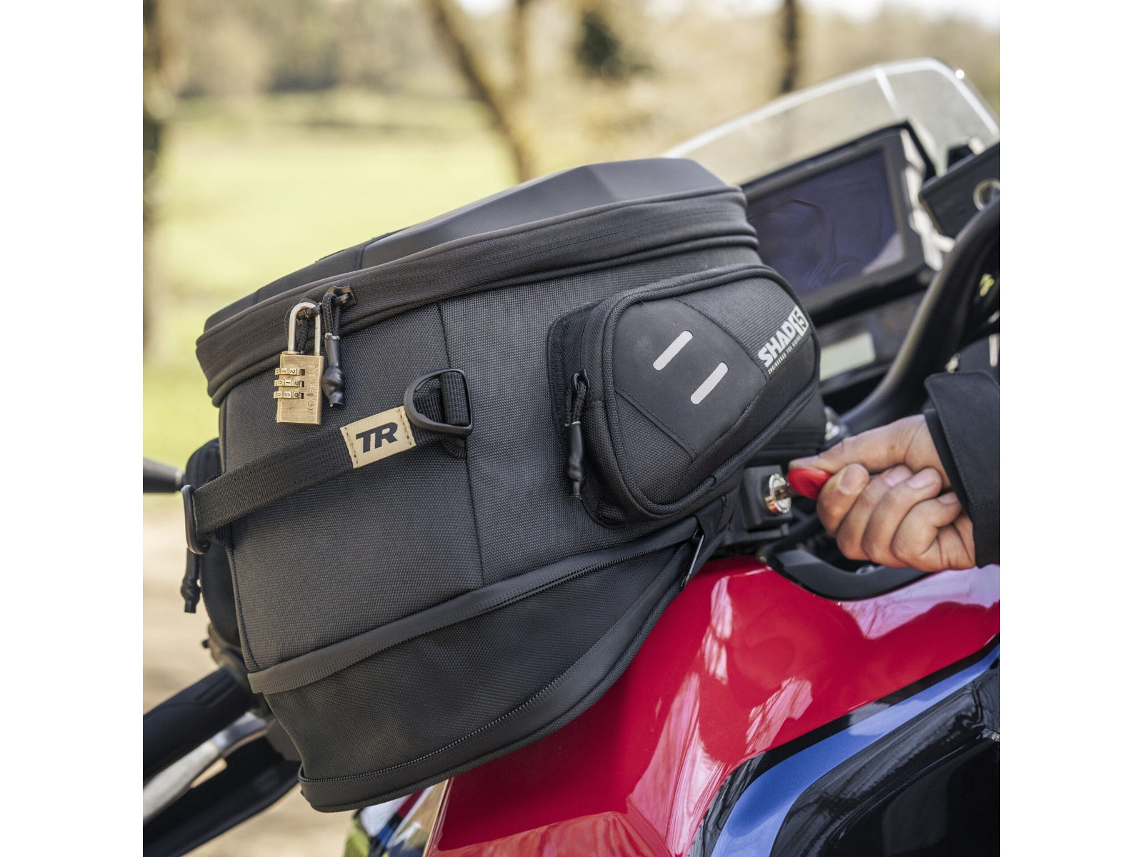 SHAD Motorcycle Click System Tank Bag Terra TR15CL