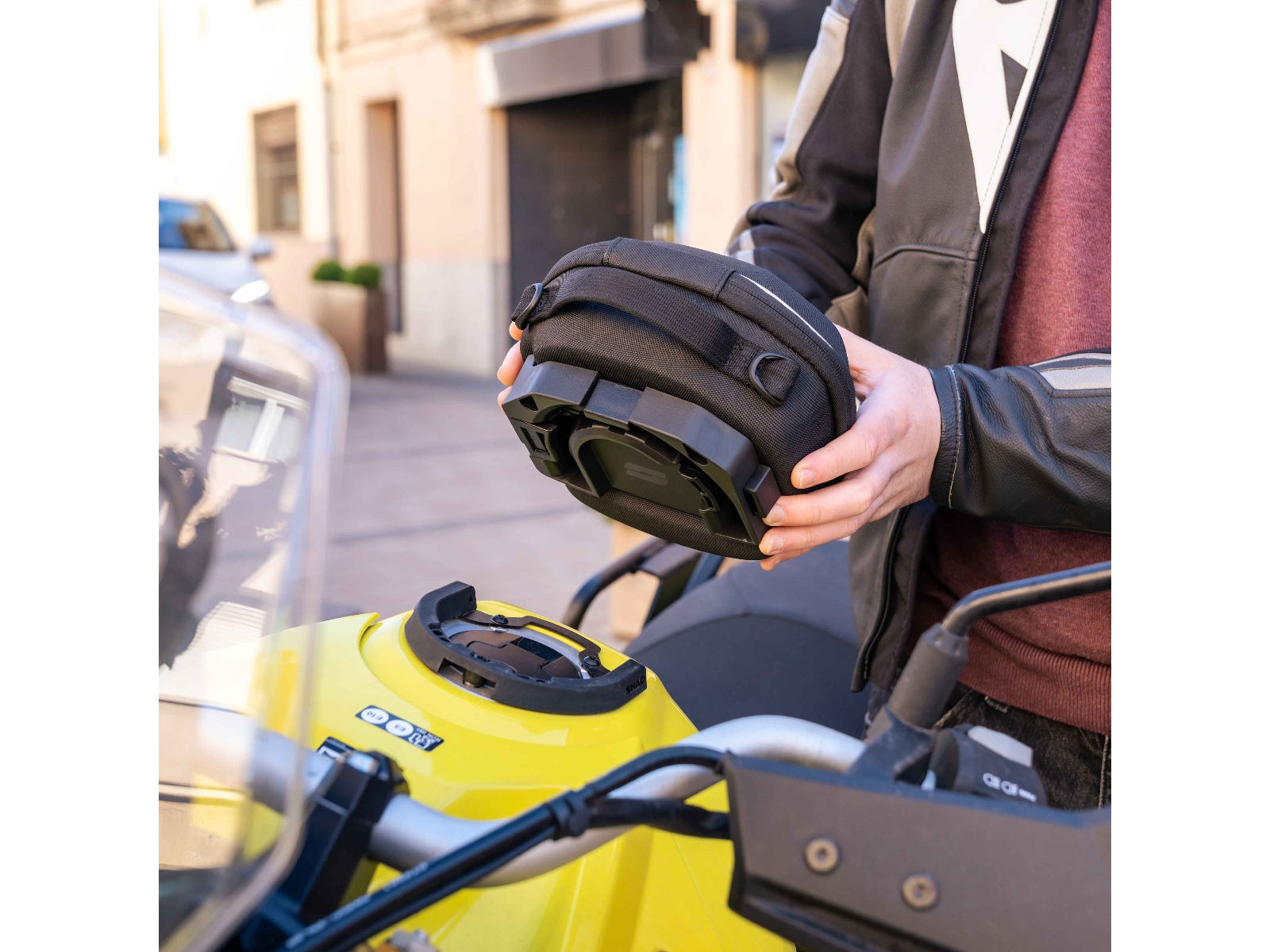 SHAD Click System Tank Bag E02C X0SE02C