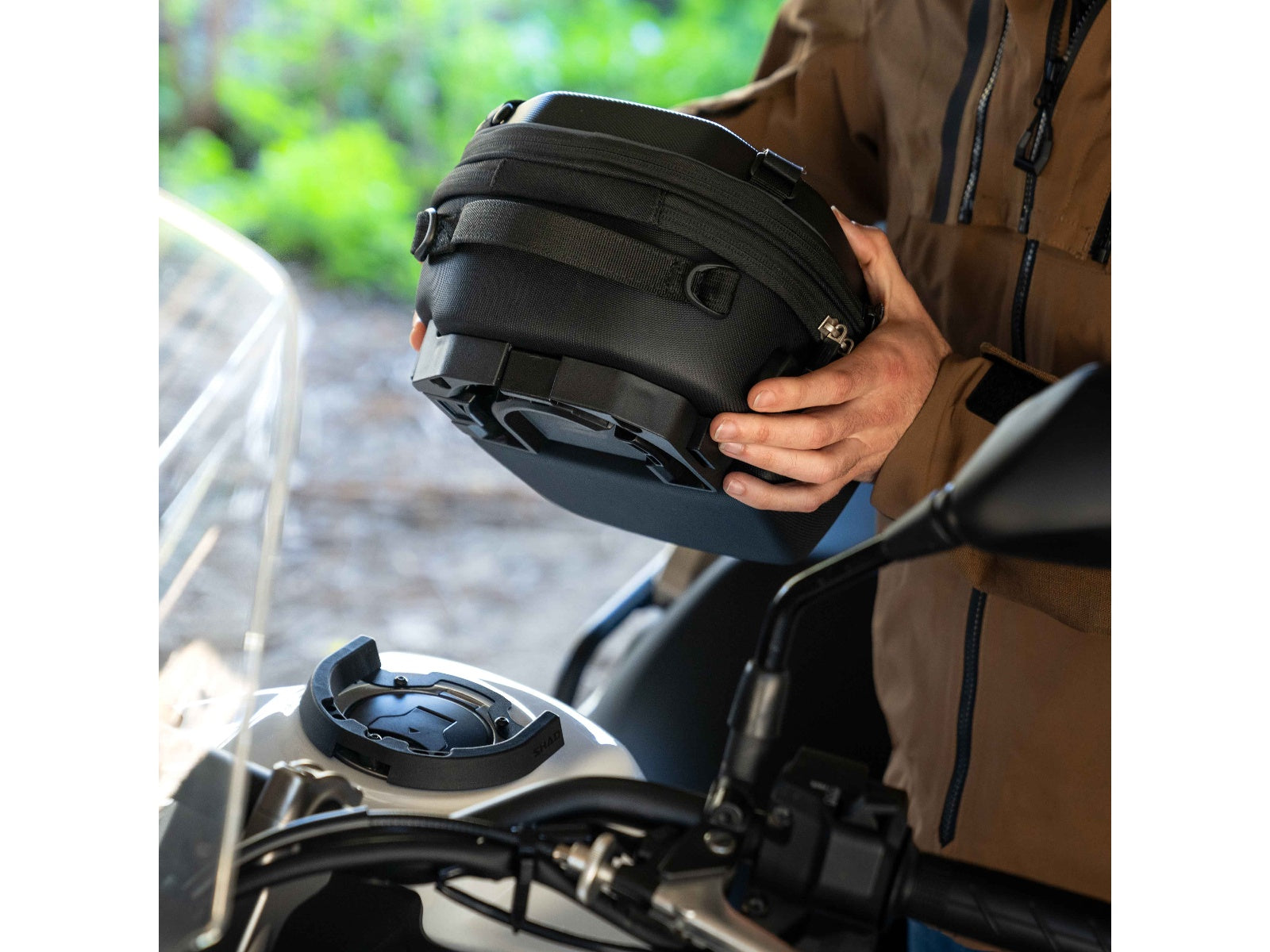 SHAD Motorcycle Click System Expandable Tank Bag E09CLP