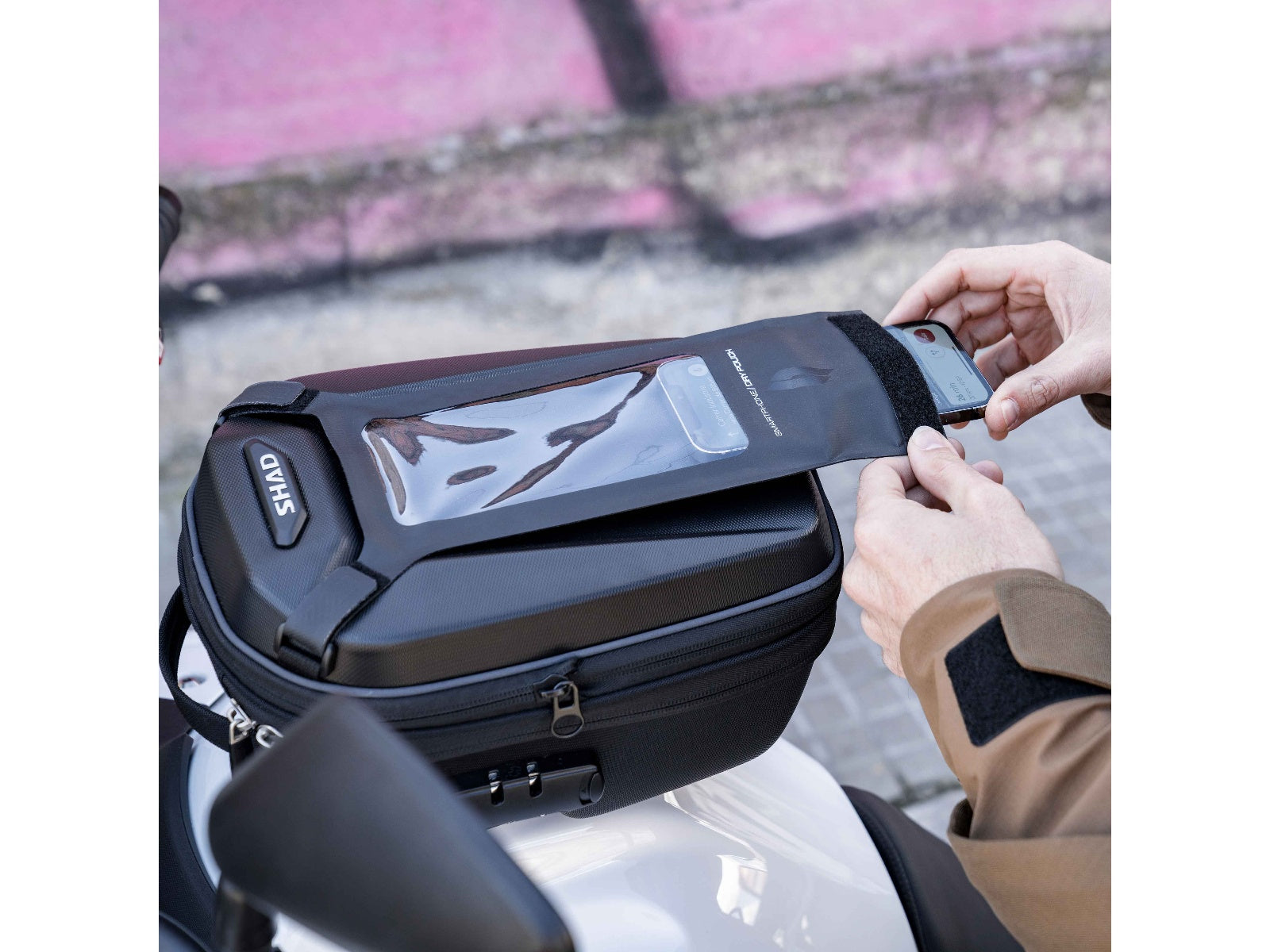 SHAD Motorcycle Click System Expandable Tank Bag E09CLP