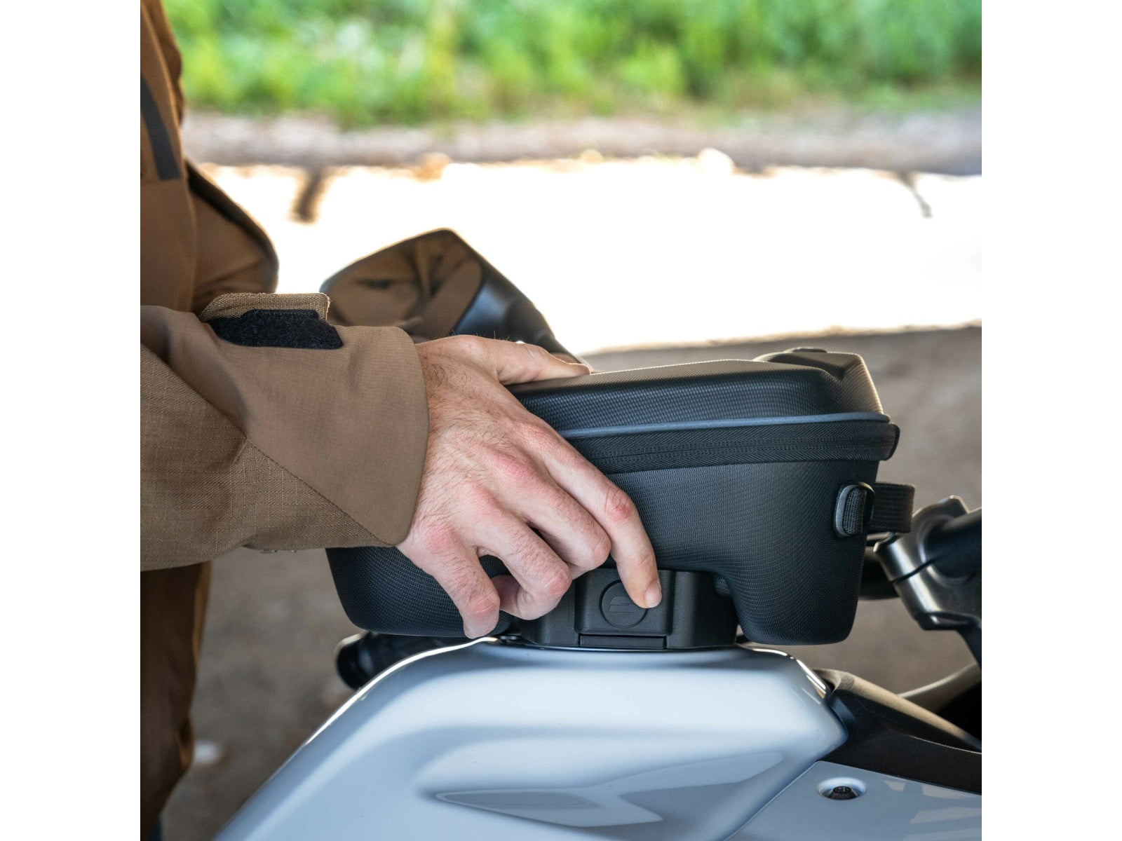 SHAD Motorcycle Click System Tank Bag E09CM